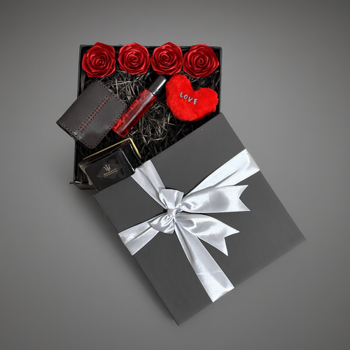 هدیهی پسرونه پک کامل کادویی شامل گل، کیف مدارک، عطر و کمربند